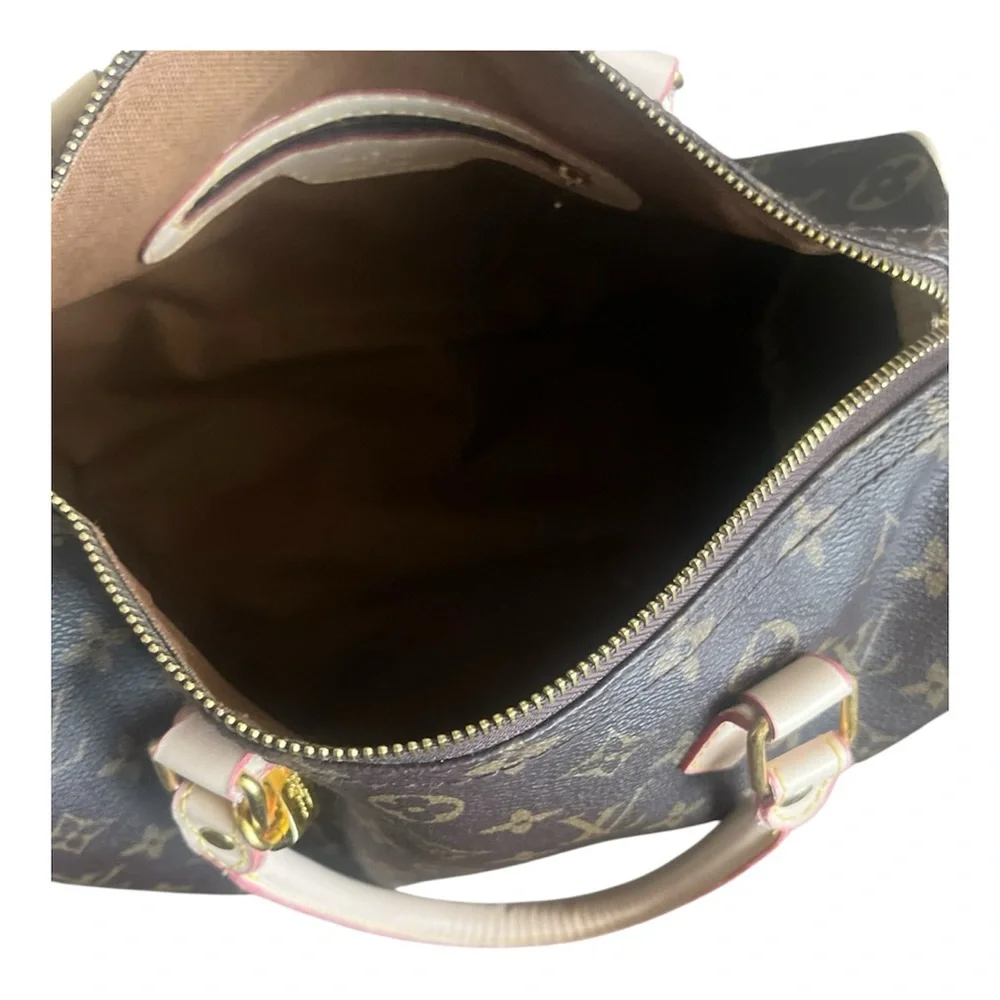 Louis Vuitton Speedy bag in monogram canvas with cream trim. - Picture 8 of 10